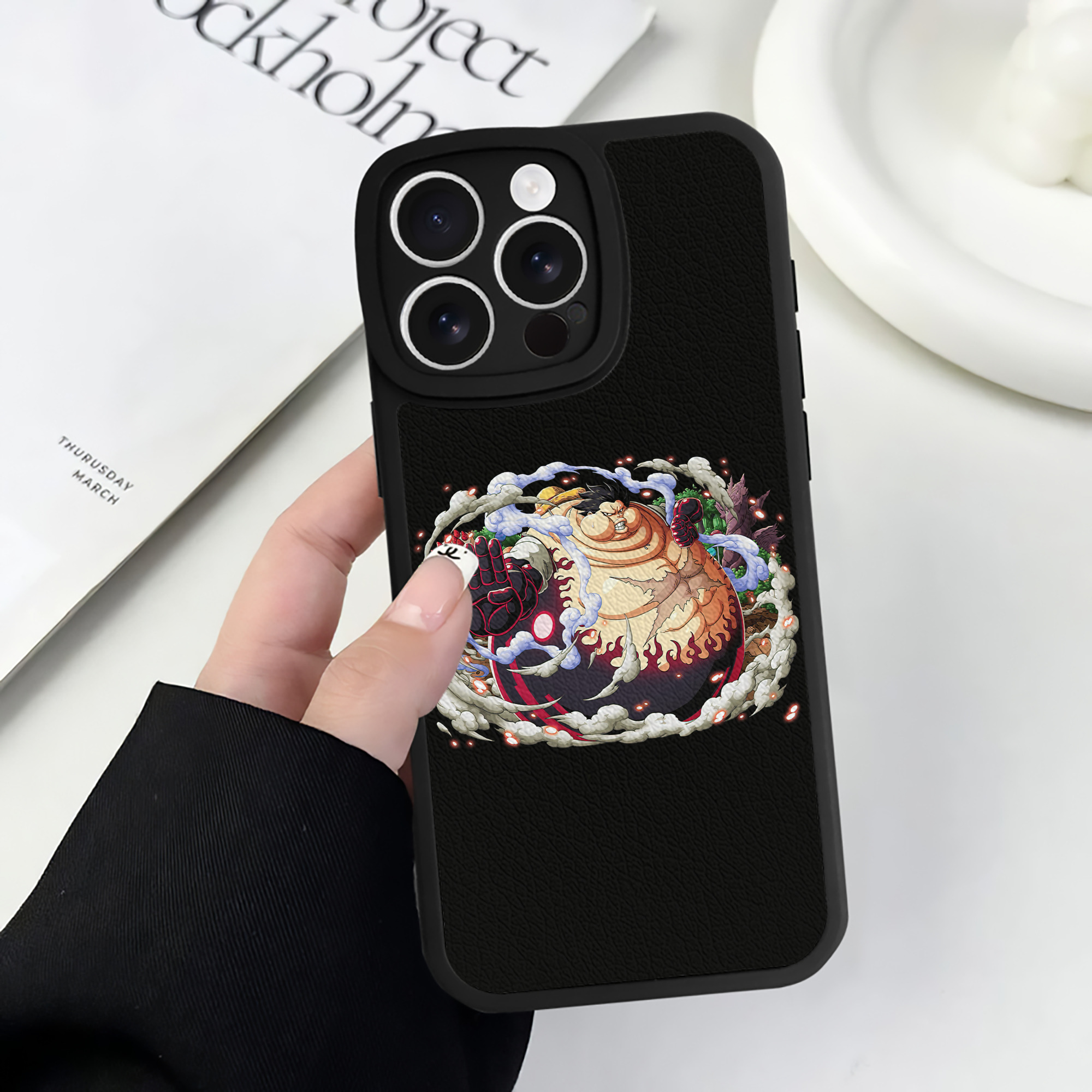 （画像用） ワンピース モンキー・D・ルフィ ONE PIECE Monkey D. Luffy 【iPhone 16シリーズ対応】シリコンスマホケース（レザー調） 材質：シリコン